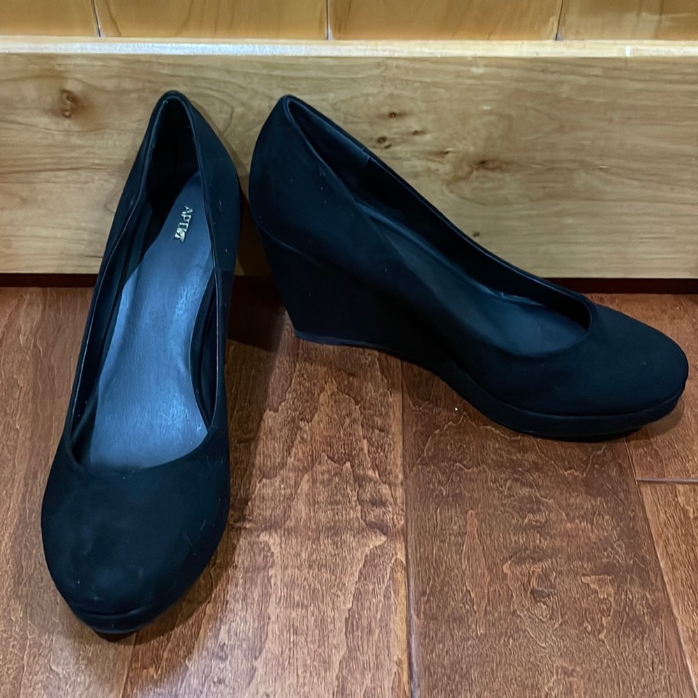 APT. 9 Wedge Heels